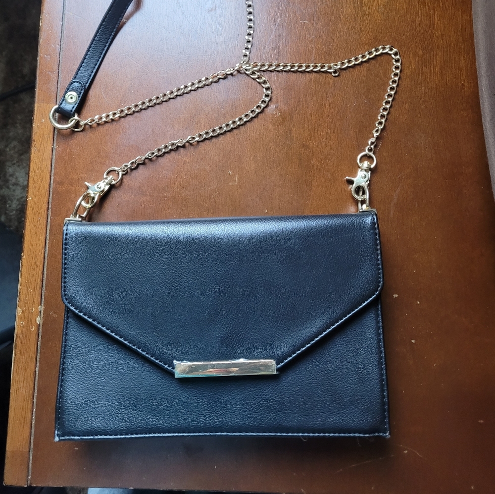 crossbody purse with gold chain
